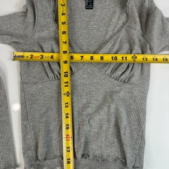 FOREVER 21 cropped long sleeve TOP lightweight long sleeve grey ribbed S - Picture 7 of 8
